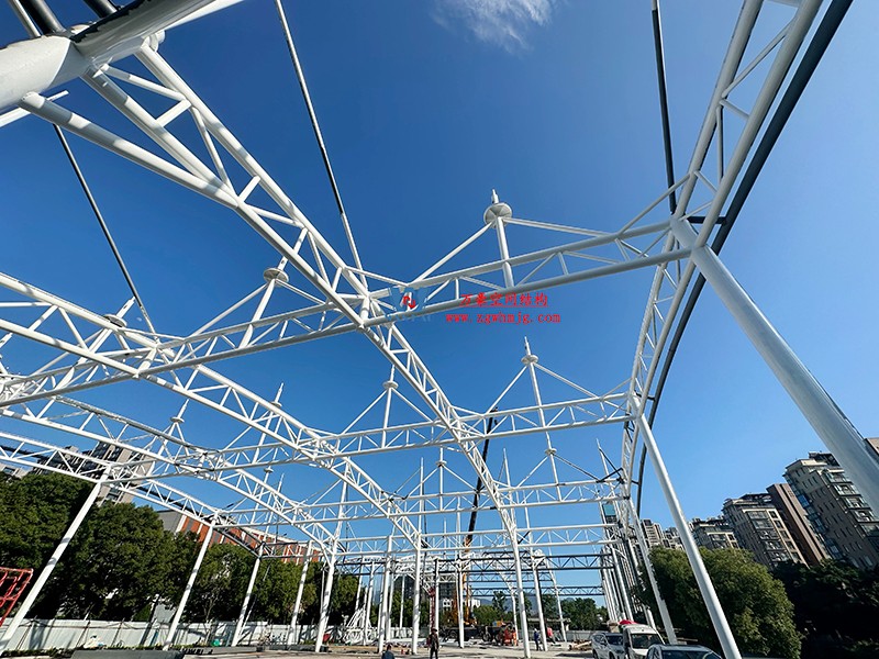 溫州惠民路西側綠地球場鋼膜結構工程完工